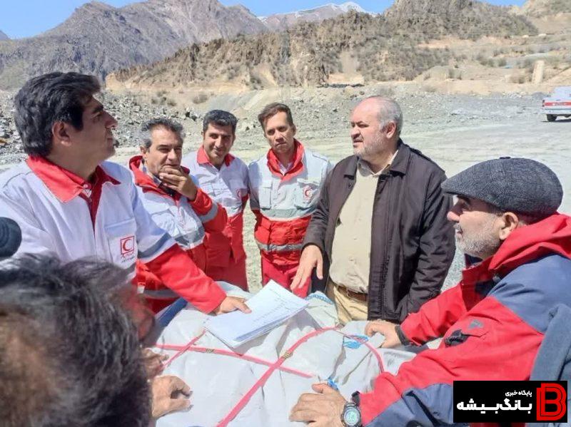 آذوقه در بین سیلزدگان از طریق امداد هوایی در الیگودرز توزیع شد آذوقه در بین سیلزدگان از طریق امداد هوایی در الیگودرز توزیع شد