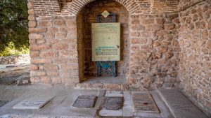 مقبره شهنشاه لرستان؛ میراث ملی که در دستان غارتگران قرار گرفت