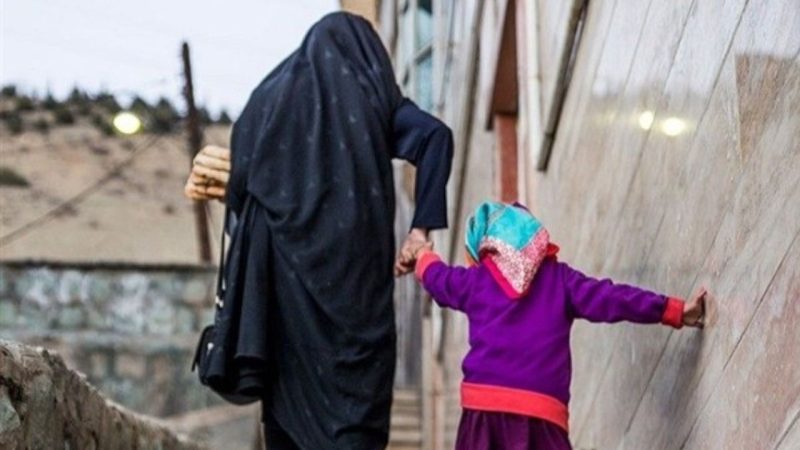 تنها اما مقاوم؛ قصه زنان لرستانی که بار زندگی را به دوش می‌کشند