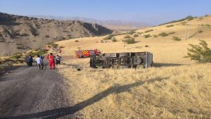آخرین جزئیات واژگونی مینی‌بوس در دورود/ ۱۳ گردشگر ترخیص شدند