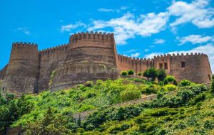 قلعه فلک‌الافلاک آسیب ندیده است