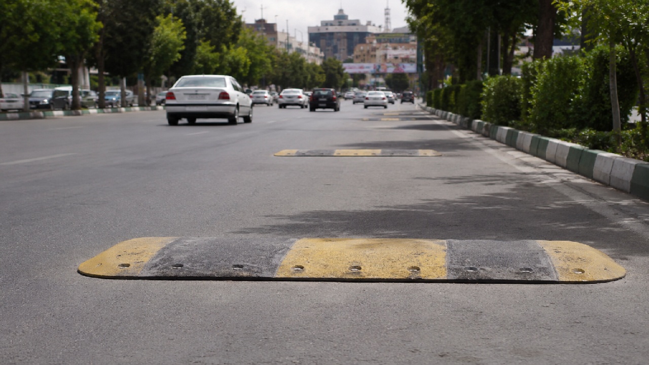 بازنگری در موانع ترافیکی خرم‌آباد؛ برخی نقاط اصلاح یا جمع‌آوری می‌شوند